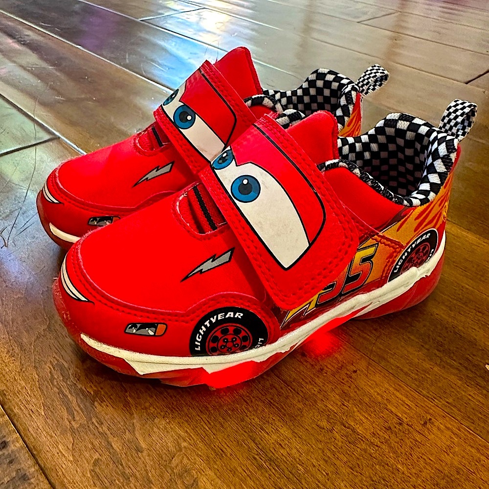 Lightning McQueen Red Car shoes- Great condition, size 9 toddler boys lights up!